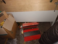 Lot 519 - werkbank met inhoud - afbeelding 9 van  9
