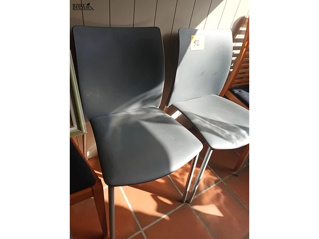 Lot 52 - design stoelen. 2 stuks - afbeelding 2 van  3