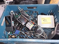 Lot 52 - kabels en elektro. 1 bak - afbeelding 1 van  5