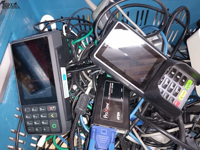Lot 52 - kabels en elektro. 1 bak - afbeelding 2 van  5