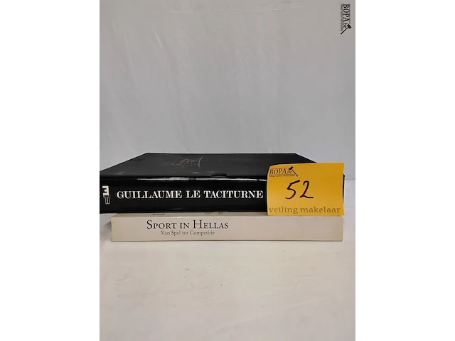 Lot 52 - koffietafelboeken, geschiedenis en sport in helas, 2 stuks - afbeelding 1 van  1