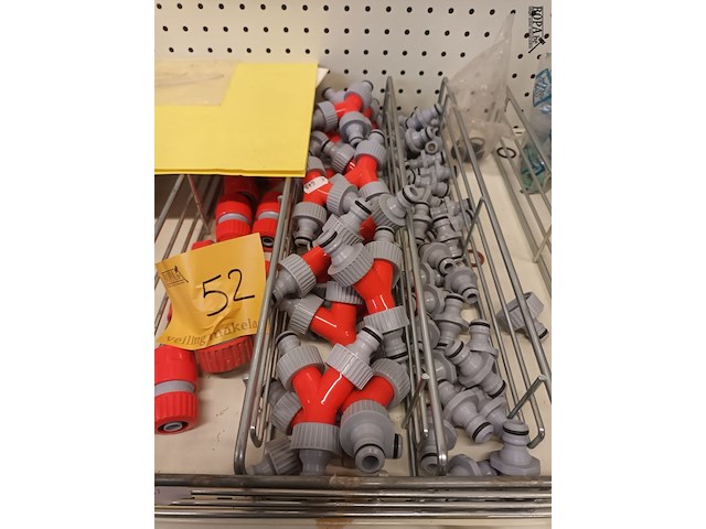 Lot 52 - koppelstukken voor tuinslang. 183 stuks - afbeelding 3 van  5