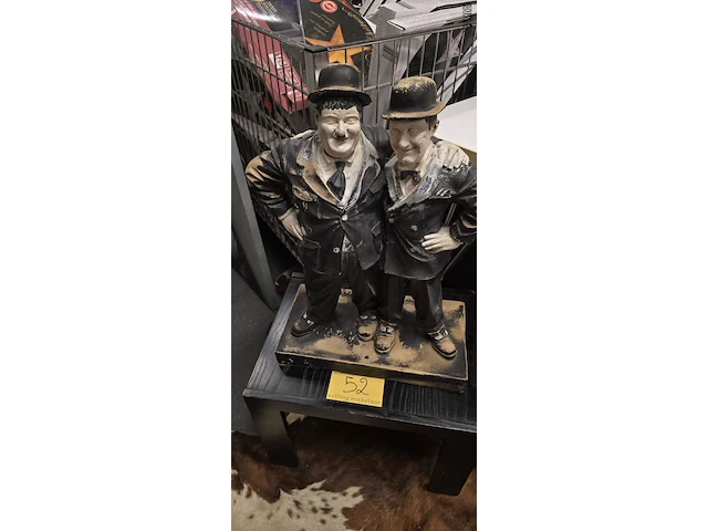 Lot 52 - laurel & hardy - afbeelding 1 van  3