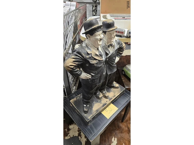 Lot 52 - laurel & hardy - afbeelding 2 van  3