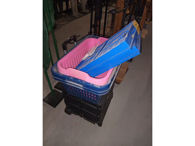 Lot 52 - pvc bakken en manden. 10 stuks - afbeelding 2 van  4
