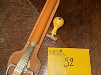 Lot 52 - schaar en stempel panter - afbeelding 1 van  3