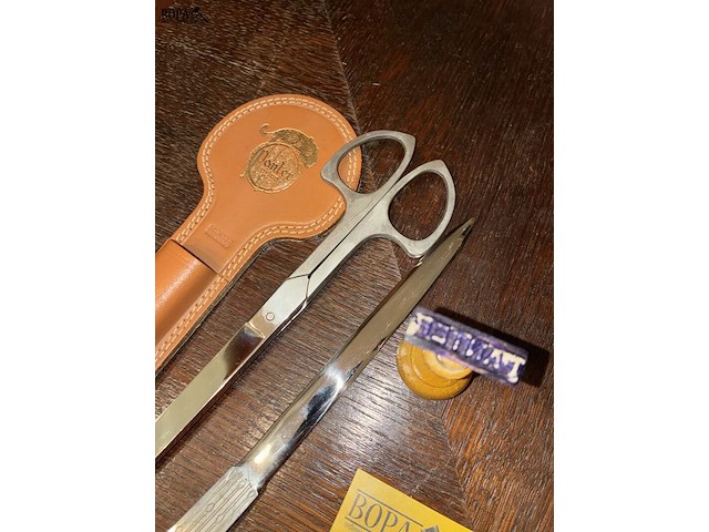 Lot 52 - schaar en stempel panter - afbeelding 3 van  3