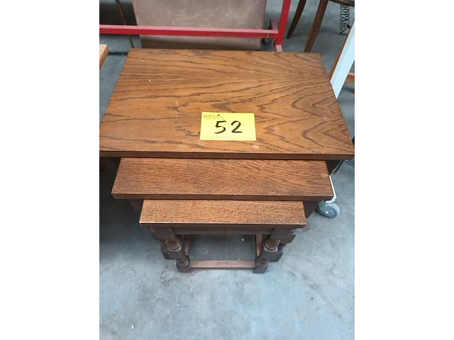 Lot 52 - set nesttafeltjes - afbeelding 2 van  4