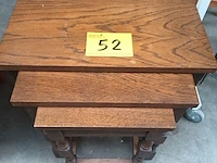 Lot 52 - set nesttafeltjes - afbeelding 2 van  4