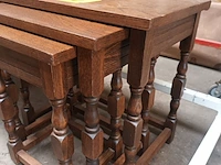 Lot 52 - set nesttafeltjes - afbeelding 3 van  4