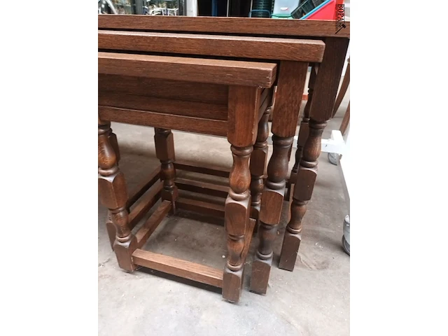Lot 52 - set nesttafeltjes - afbeelding 4 van  4