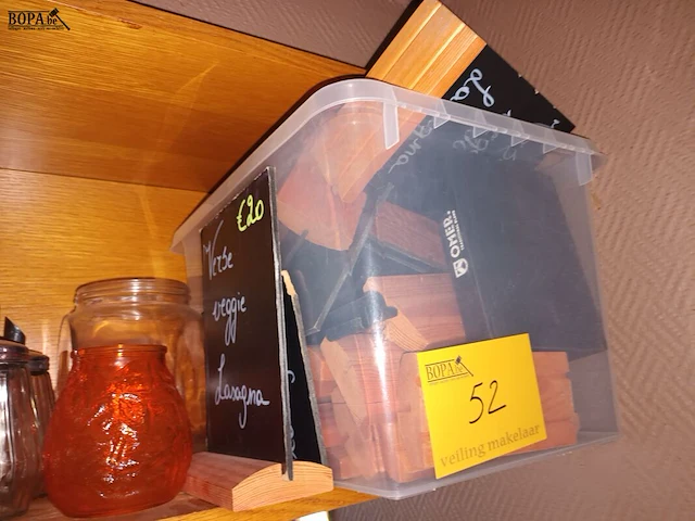 Lot 52 - suggestiebordjes en tafeldekking - afbeelding 2 van  3