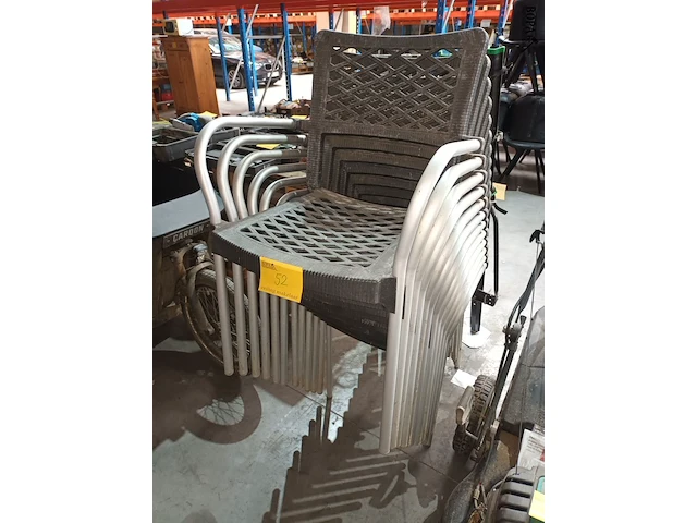 Lot 52 - terrasstoelen. 12 stuks - afbeelding 1 van  4