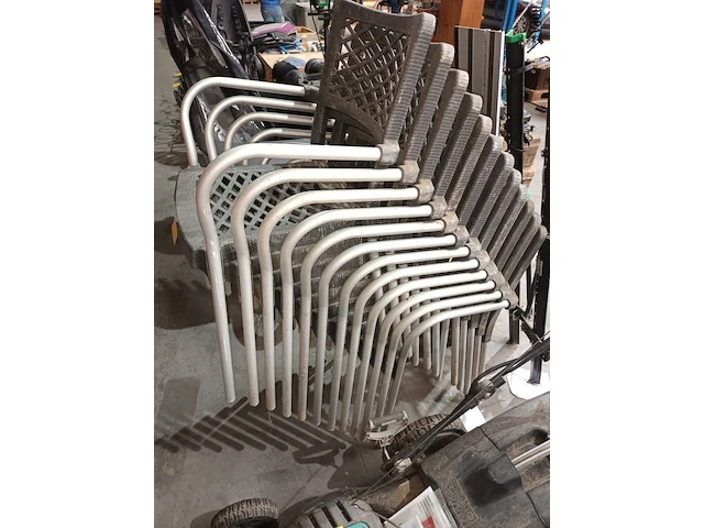 Lot 52 - terrasstoelen. 12 stuks - afbeelding 2 van  4