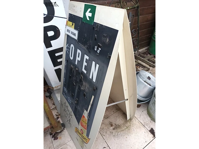 Lot 523 - stoepborden. 3 stuks - afbeelding 2 van  4