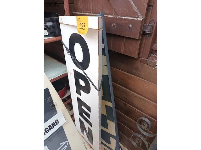 Lot 523 - stoepborden. 3 stuks - afbeelding 3 van  4