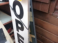 Lot 523 - stoepborden. 3 stuks - afbeelding 3 van  4