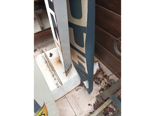 Lot 523 - stoepborden. 3 stuks - afbeelding 4 van  4