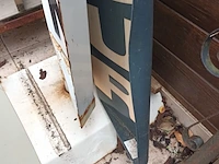 Lot 523 - stoepborden. 3 stuks - afbeelding 4 van  4