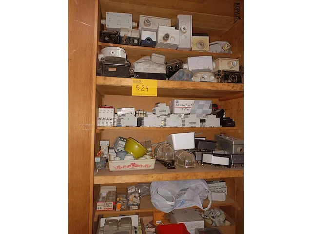 Lot 524 - materiaal voor elektrische installaties - afbeelding 1 van  6