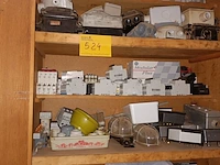 Lot 524 - materiaal voor elektrische installaties - afbeelding 1 van  6