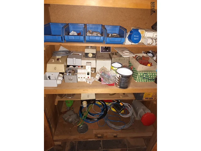 Lot 524 - materiaal voor elektrische installaties - afbeelding 2 van  6