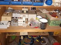Lot 524 - materiaal voor elektrische installaties - afbeelding 2 van  6