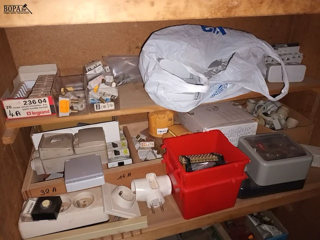 Lot 524 - materiaal voor elektrische installaties - afbeelding 3 van  6