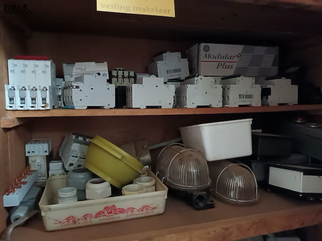 Lot 524 - materiaal voor elektrische installaties - afbeelding 4 van  6
