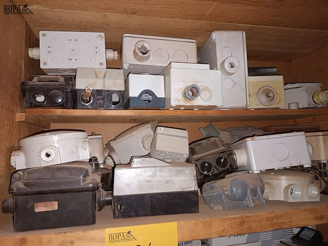 Lot 524 - materiaal voor elektrische installaties - afbeelding 5 van  6