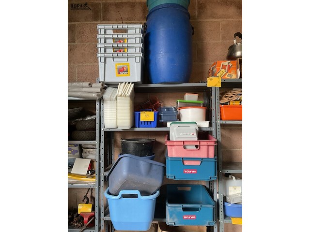 Lot 524 - plastieken dozen en bakken - afbeelding 1 van  3