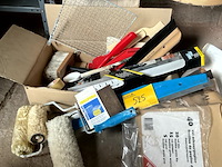 Lot 525 - behangersgerief en rollen schuurband - afbeelding 2 van  5
