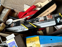 Lot 525 - behangersgerief en rollen schuurband - afbeelding 5 van  5