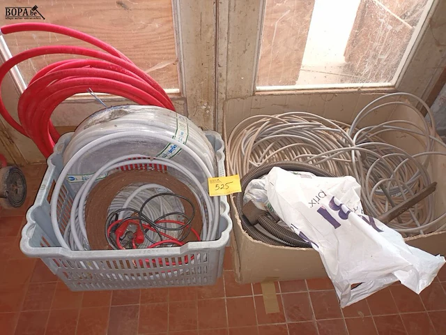 Lot 525 - elektriciteitskabel en trekbuizen - afbeelding 1 van  4