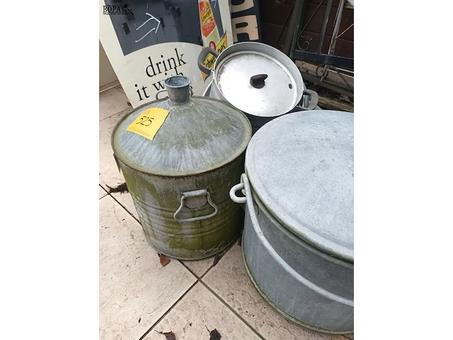 Lot 525 - kommen en kuipen. 5 stuks - afbeelding 4 van  4