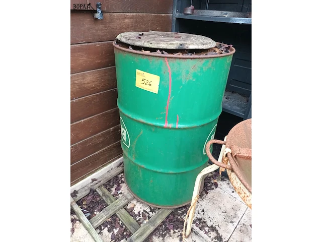 Lot 526 - olieton bp - afbeelding 1 van  3