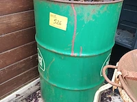 Lot 526 - olieton bp - afbeelding 1 van  3