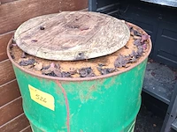 Lot 526 - olieton bp - afbeelding 2 van  3