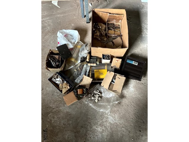 Lot 526 - werkmateriaal - afbeelding 1 van  7