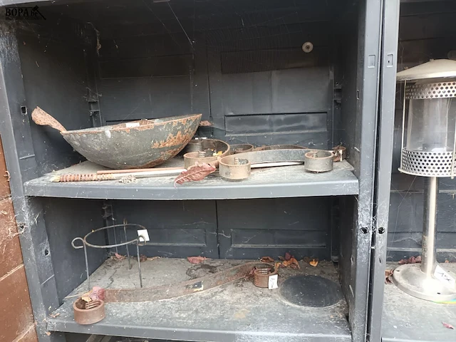 Lot 527 - lot brocante. inhoud kasten - afbeelding 2 van  7