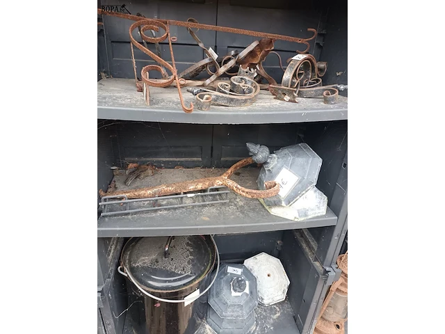 Lot 527 - lot brocante. inhoud kasten - afbeelding 6 van  7