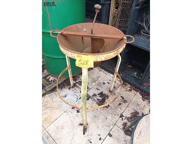 Lot 528 - passe-vite op statief - afbeelding 1 van  4