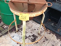 Lot 528 - passe-vite op statief - afbeelding 1 van  4