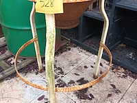 Lot 528 - passe-vite op statief - afbeelding 2 van  4