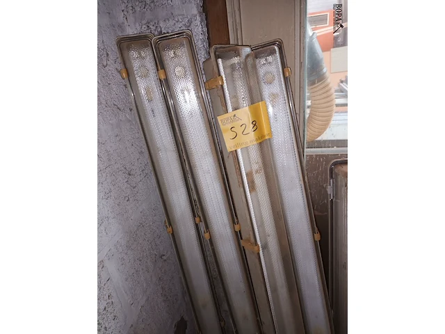 Lot 528 - tl armaturen. 5 stuks - afbeelding 2 van  3