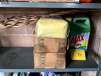 Lot 529 - onderhoudsprodukten allerhande - afbeelding 4 van  4