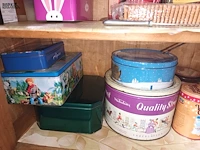 Lot 53 - blikken dozen en voeding. inhoud kast - afbeelding 3 van  5