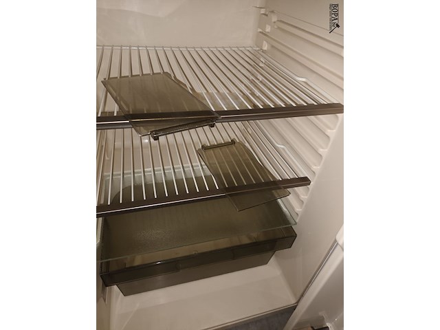 Lot 53 - koelkast castor - afbeelding 3 van  3