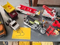 Lot 53 - lotje speelgoed voertuigen 8 stuks - afbeelding 1 van  3