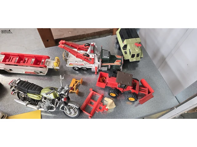 Lot 53 - lotje speelgoed voertuigen 8 stuks - afbeelding 2 van  3